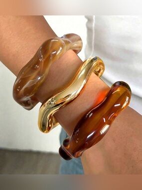 Stackable Wavy Acrylic and Resin Bracelet Set